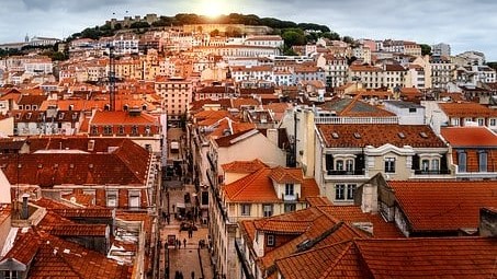 Lisabon nameće strože mere i ograničava putovanja